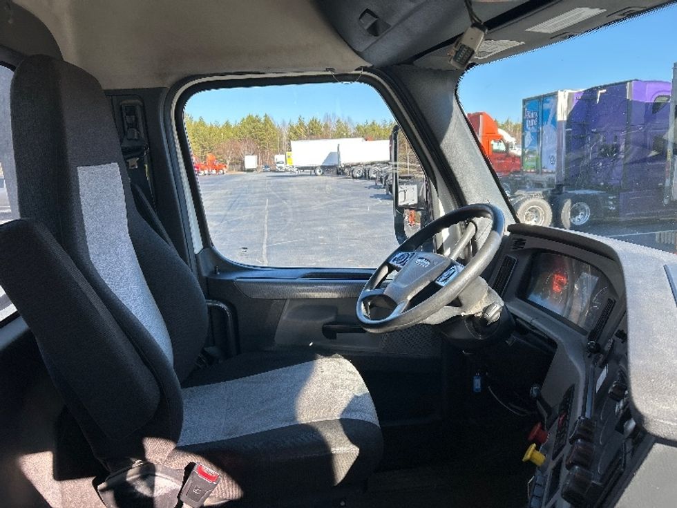 Day Cab Tractor-Heavy Duty Tractors-Freightliner-2021-T12664ST-Greensboro-NC-488,797\n\t\tmiles-$ 49,750 - Image 14