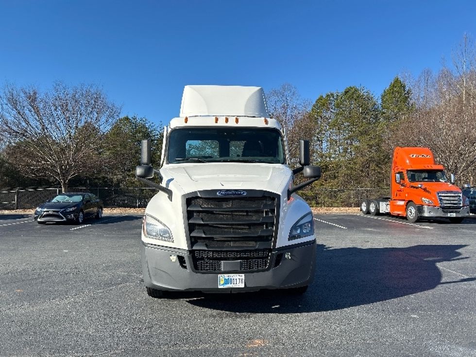 Day Cab Tractor-Heavy Duty Tractors-Freightliner-2021-T12664ST-Greensboro-NC-488,797\n\t\tmiles-$ 49,750 - Image 2