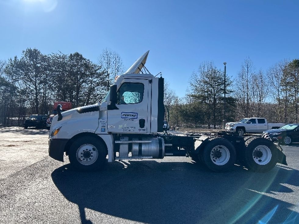 Day Cab Tractor-Heavy Duty Tractors-Freightliner-2021-T12664ST-Greensboro-NC-488,797\n\t\tmiles-$ 49,750 - Image 4