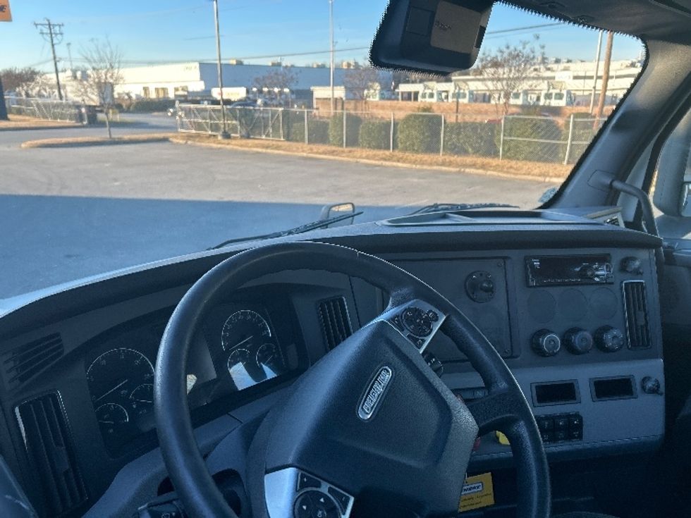 Day Cab Tractor-Heavy Duty Tractors-Freightliner-2021-T12664ST-Greensboro-NC-560,427\n\t\tmiles-$ 42,250 - Image 10