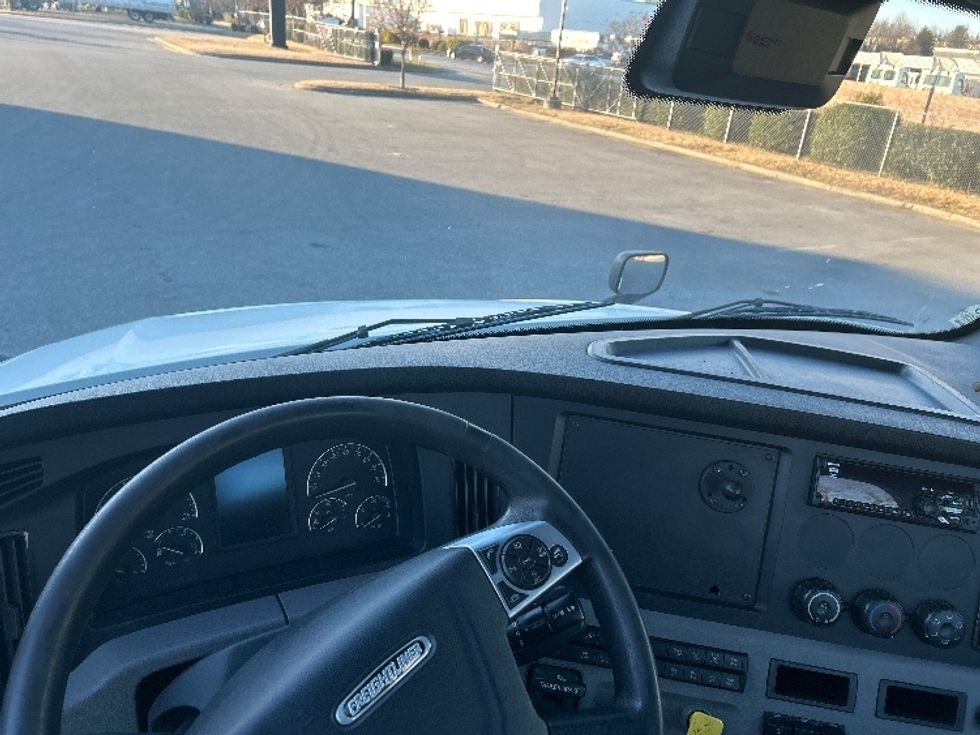 Day Cab Tractor-Heavy Duty Tractors-Freightliner-2021-T12664ST-Greensboro-NC-560,427\n\t\tmiles-$ 42,250 - Image 11