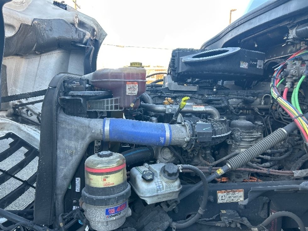 Day Cab Tractor-Heavy Duty Tractors-Freightliner-2021-T12664ST-Greensboro-NC-560,427\n\t\tmiles-$ 42,250 - Image 16