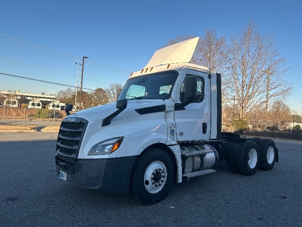 Day Cab Tractor-Heavy Duty Tractors-Freightliner-2021-T12664ST-Greensboro-NC-560,427\n\t\tmiles-$ 42,250 - Image 3