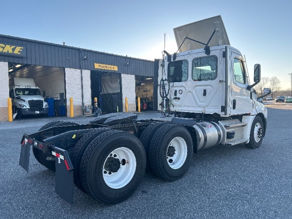 Day Cab Tractor-Heavy Duty Tractors-Freightliner-2021-T12664ST-Greensboro-NC-560,427\n\t\tmiles-$ 42,250 - Image 7