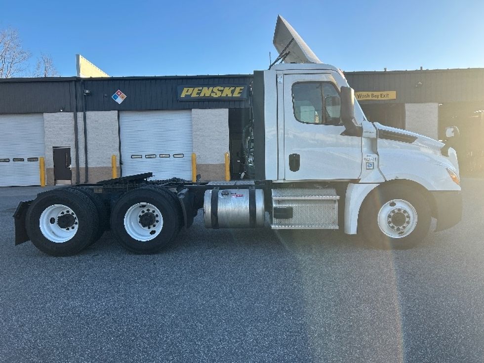 Day Cab Tractor-Heavy Duty Tractors-Freightliner-2021-T12664ST-Greensboro-NC-560,427\n\t\tmiles-$ 42,250 - Image 8