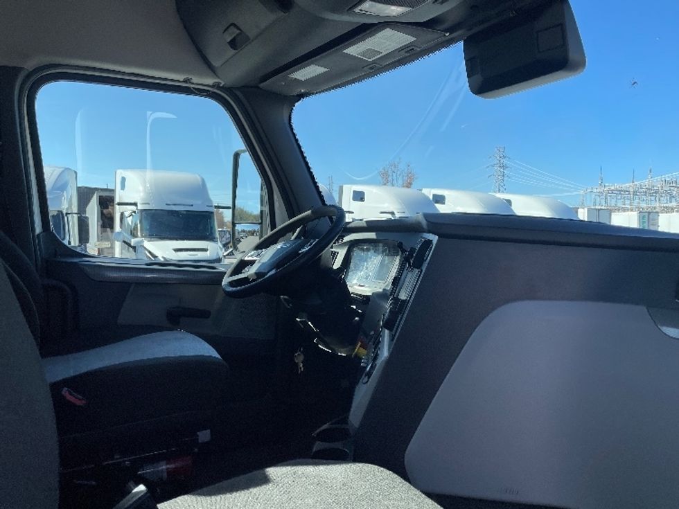 Day Cab Tractor-Heavy Duty Tractors-Freightliner-2021-T12664ST-Greenville-SC-263,074\n\t\tmiles-$ 68,500 - Image 13