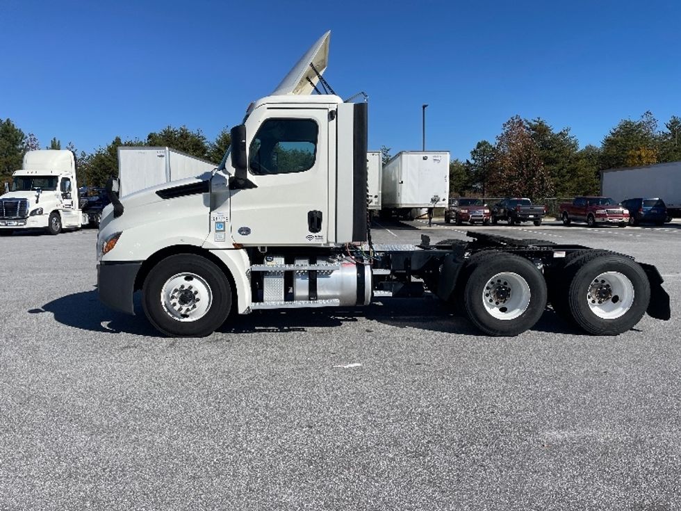 Day Cab Tractor-Heavy Duty Tractors-Freightliner-2021-T12664ST-Greenville-SC-263,074\n\t\tmiles-$ 68,500 - Image 4