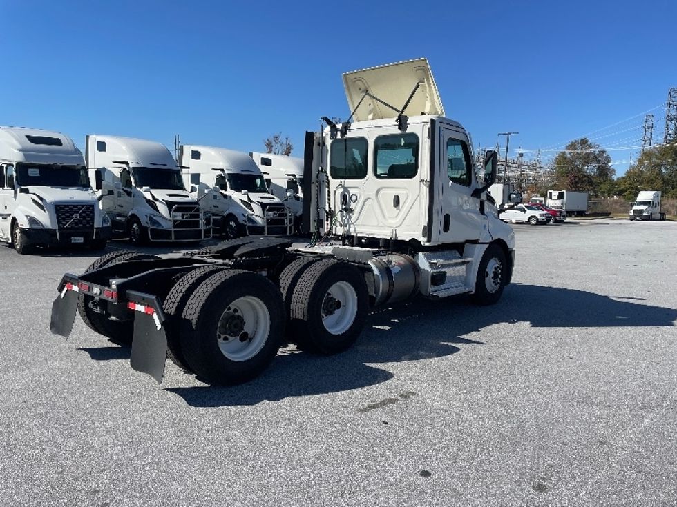Day Cab Tractor-Heavy Duty Tractors-Freightliner-2021-T12664ST-Greenville-SC-263,074\n\t\tmiles-$ 68,500 - Image 6