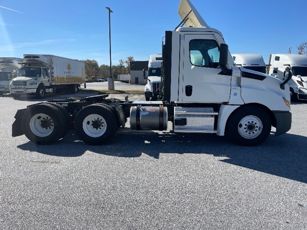 Day Cab Tractor-Heavy Duty Tractors-Freightliner-2021-T12664ST-Greenville-SC-263,074\n\t\tmiles-$ 68,500 - Image 7