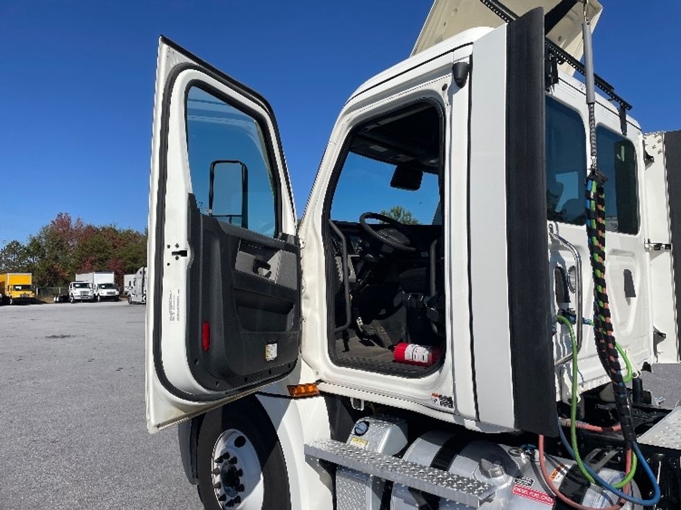 Day Cab Tractor-Heavy Duty Tractors-Freightliner-2021-T12664ST-Greenville-SC-263,074\n\t\tmiles-$ 68,500 - Image 8