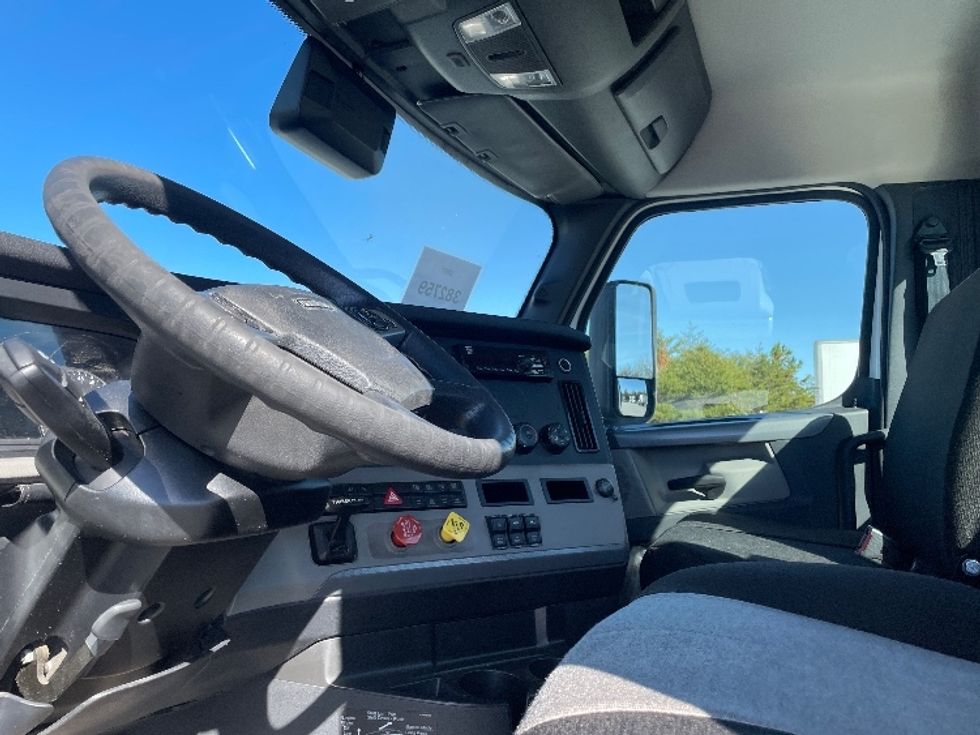 Day Cab Tractor-Heavy Duty Tractors-Freightliner-2021-T12664ST-Greenville-SC-263,074\n\t\tmiles-$ 68,500 - Image 9