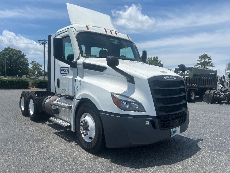 Day Cab Tractor-Heavy Duty Tractors-Freightliner-2021-T12664ST-Greenville-SC-294,296\n\t\tmiles-$ 64,750 - Image 1