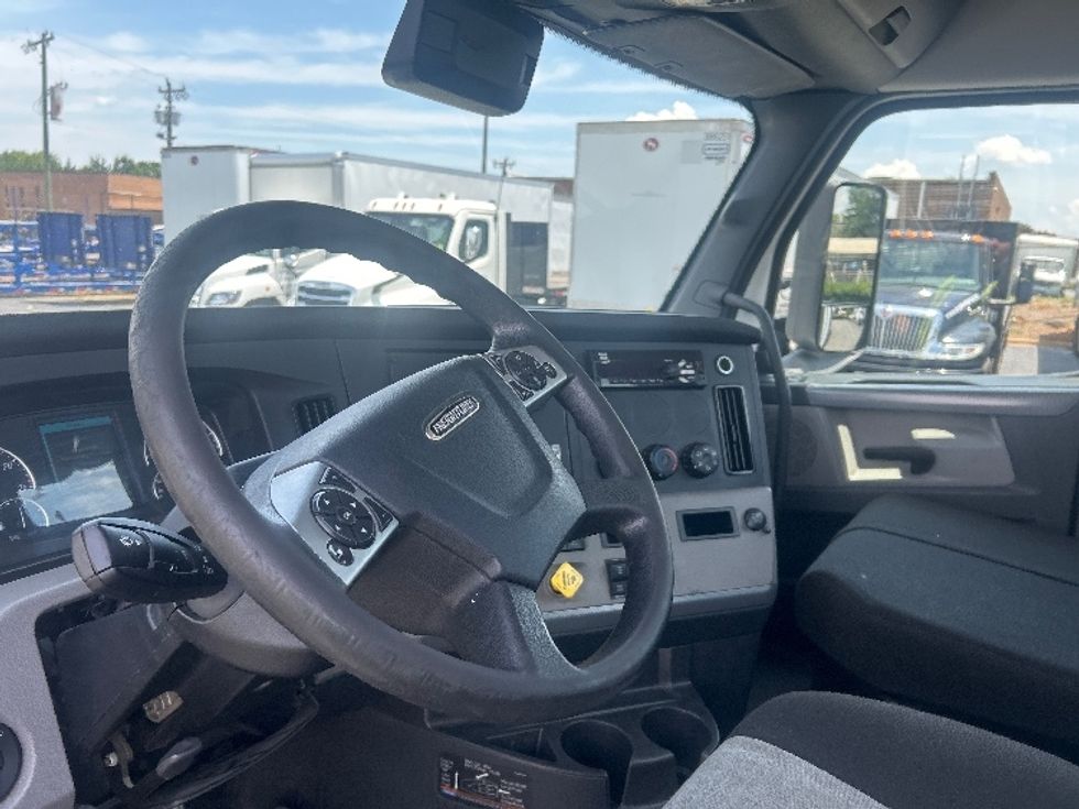 Day Cab Tractor-Heavy Duty Tractors-Freightliner-2021-T12664ST-Greenville-SC-294,296\n\t\tmiles-$ 64,750 - Image 10
