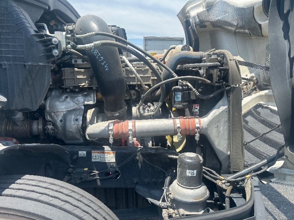 Day Cab Tractor-Heavy Duty Tractors-Freightliner-2021-T12664ST-Greenville-SC-294,296\n\t\tmiles-$ 64,750 - Image 15
