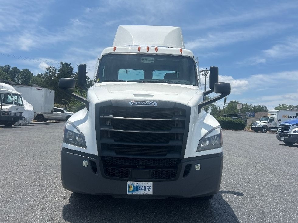 Day Cab Tractor-Heavy Duty Tractors-Freightliner-2021-T12664ST-Greenville-SC-294,296\n\t\tmiles-$ 64,750 - Image 2