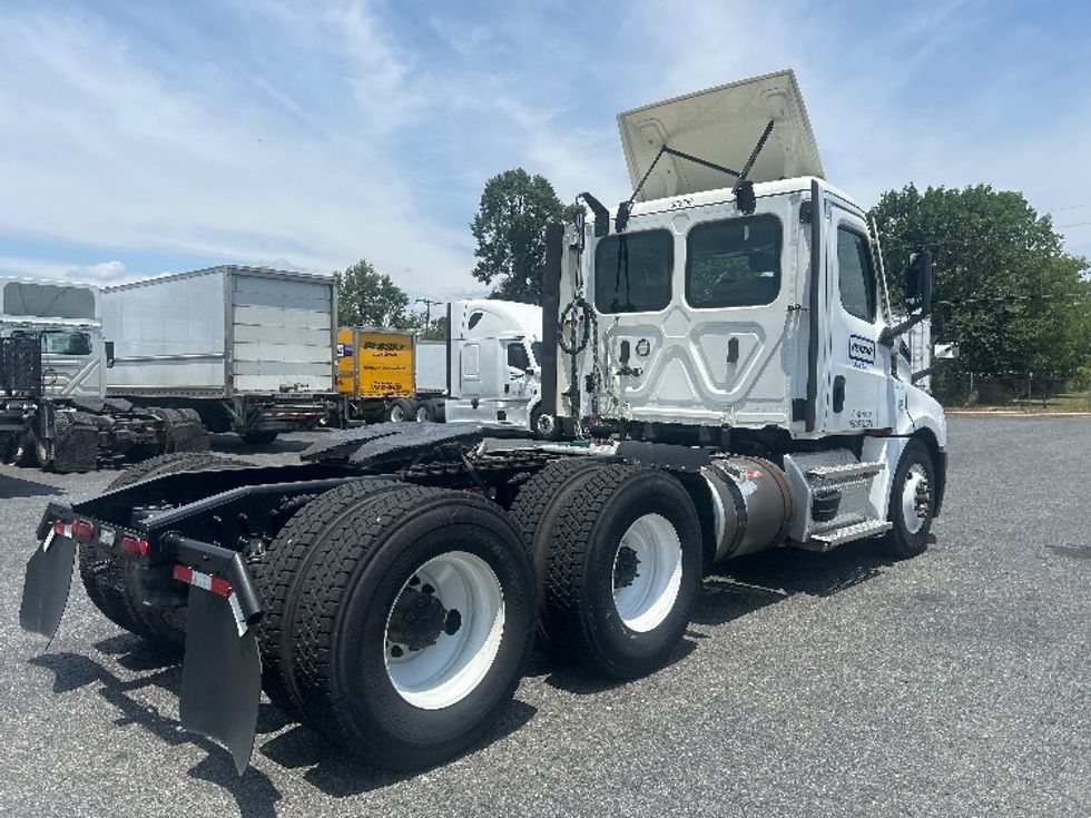 Day Cab Tractor-Heavy Duty Tractors-Freightliner-2021-T12664ST-Greenville-SC-294,296\n\t\tmiles-$ 64,750 - Image 7