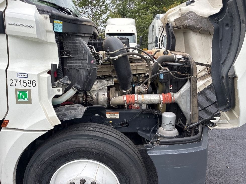 Day Cab Tractor-Heavy Duty Tractors-Freightliner-2021-T12664ST-Greenville-SC-382,661\n\t\tmiles-$ 59,250 - Image 15