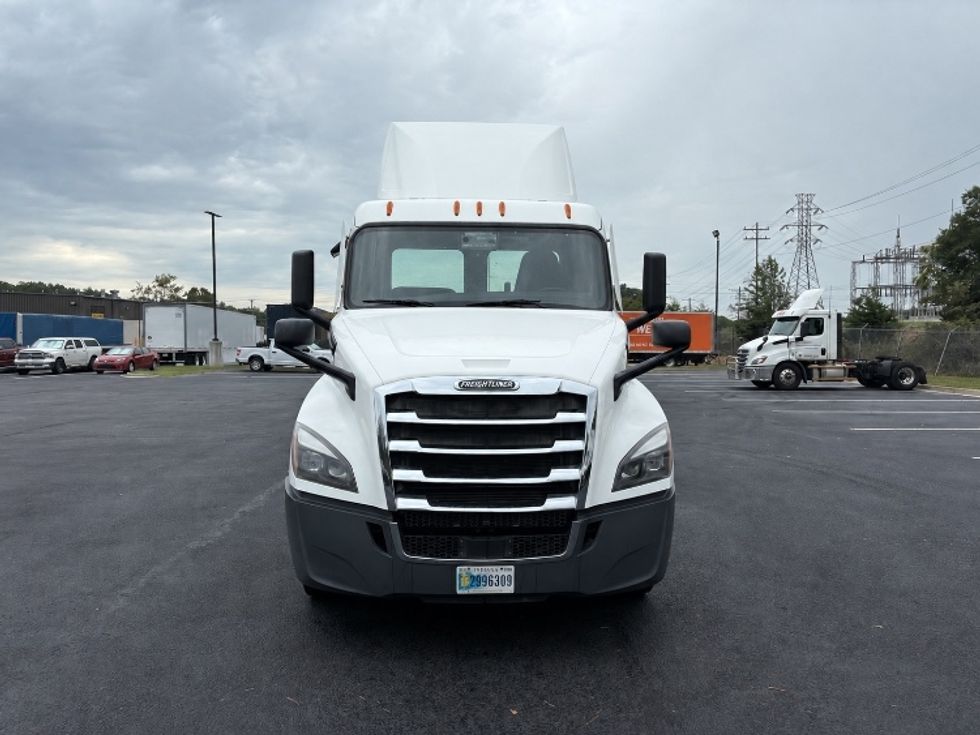 Day Cab Tractor-Heavy Duty Tractors-Freightliner-2021-T12664ST-Greenville-SC-382,661\n\t\tmiles-$ 59,250 - Image 2