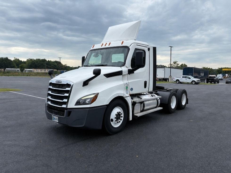 Day Cab Tractor-Heavy Duty Tractors-Freightliner-2021-T12664ST-Greenville-SC-382,661\n\t\tmiles-$ 59,250 - Image 3
