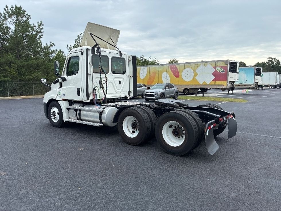 Day Cab Tractor-Heavy Duty Tractors-Freightliner-2021-T12664ST-Greenville-SC-382,661\n\t\tmiles-$ 59,250 - Image 5