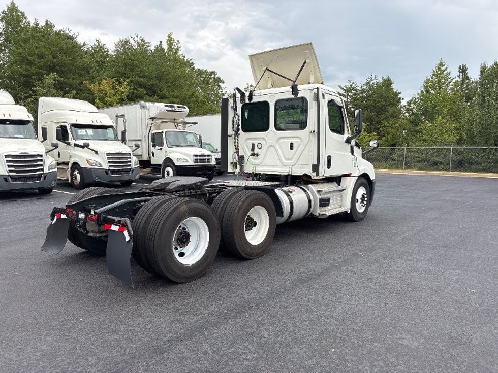 Day Cab Tractor-Heavy Duty Tractors-Freightliner-2021-T12664ST-Greenville-SC-382,661\n\t\tmiles-$ 59,250 - Image 7