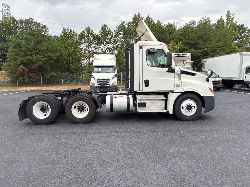 Day Cab Tractor-Heavy Duty Tractors-Freightliner-2021-T12664ST-Greenville-SC-382,661\n\t\tmiles-$ 59,250 - Image 8