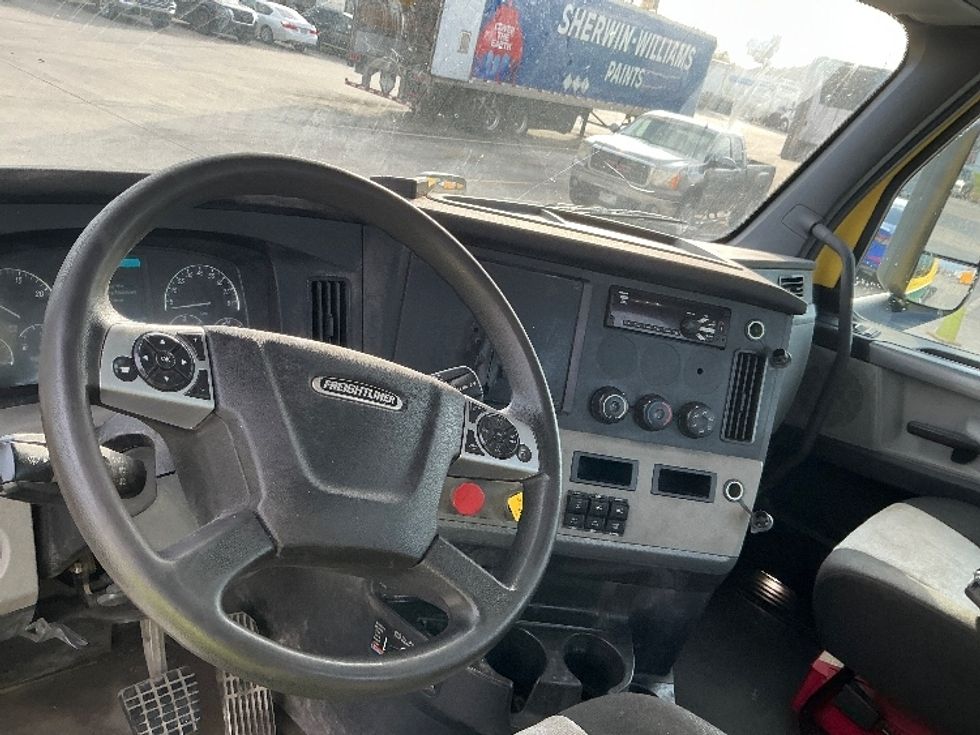 Day Cab Tractor-Heavy Duty Tractors-Freightliner-2021-T12664ST-Hammond-LA-295,103\n\t\tmiles-$ 63,750 - Image 10
