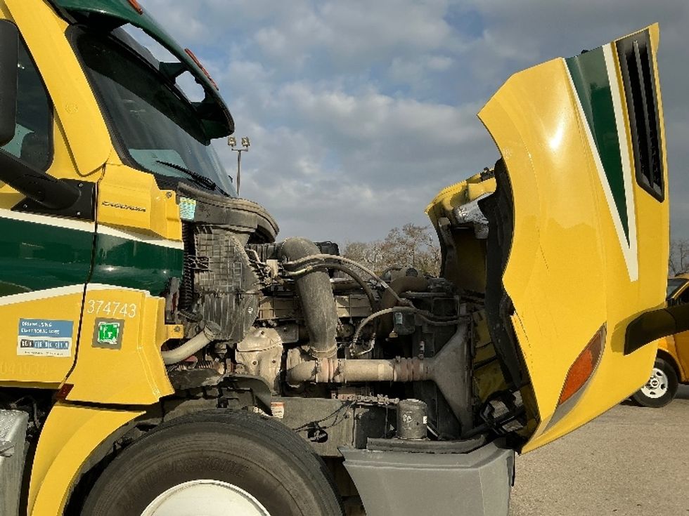 Day Cab Tractor-Heavy Duty Tractors-Freightliner-2021-T12664ST-Hammond-LA-295,103\n\t\tmiles-$ 63,750 - Image 15