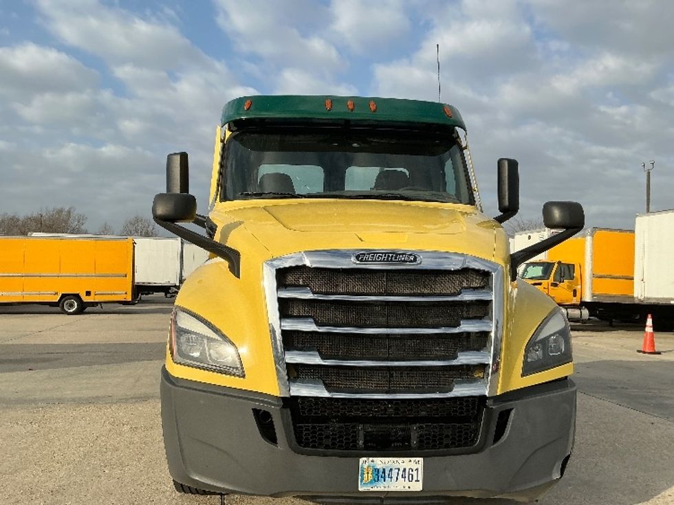 Day Cab Tractor-Heavy Duty Tractors-Freightliner-2021-T12664ST-Hammond-LA-295,103\n\t\tmiles-$ 63,750 - Image 2