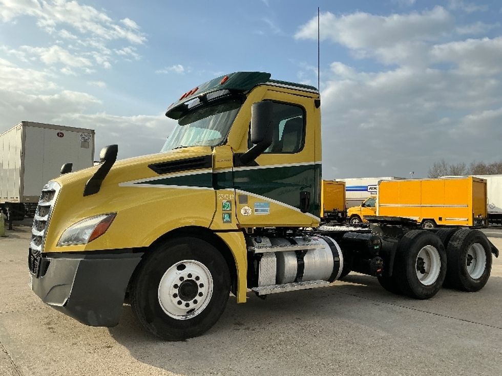 Day Cab Tractor-Heavy Duty Tractors-Freightliner-2021-T12664ST-Hammond-LA-295,103\n\t\tmiles-$ 63,750 - Image 3