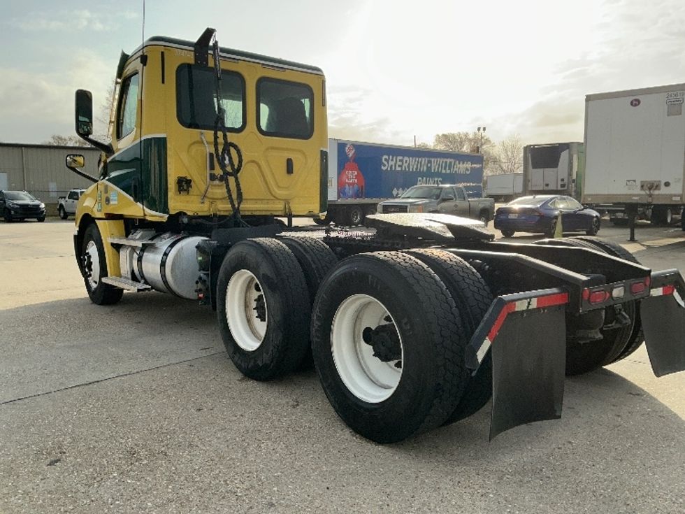 Day Cab Tractor-Heavy Duty Tractors-Freightliner-2021-T12664ST-Hammond-LA-295,103\n\t\tmiles-$ 63,750 - Image 5