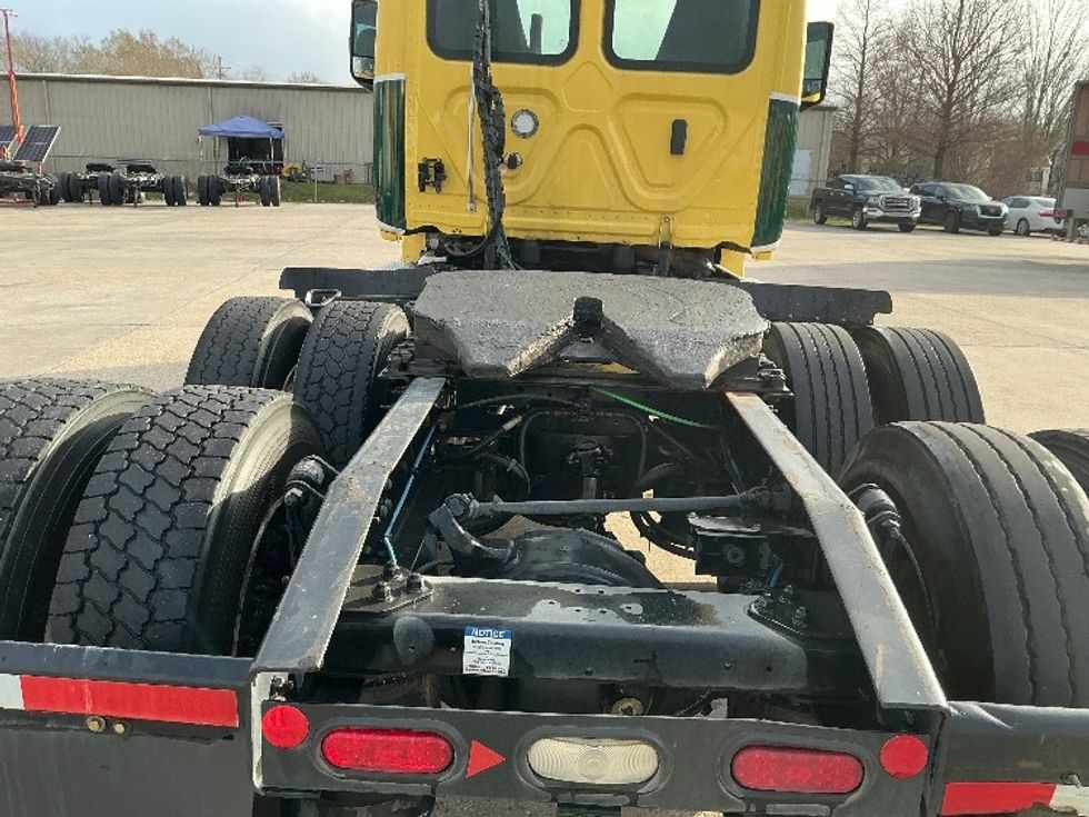 Day Cab Tractor-Heavy Duty Tractors-Freightliner-2021-T12664ST-Hammond-LA-295,103\n\t\tmiles-$ 63,750 - Image 6