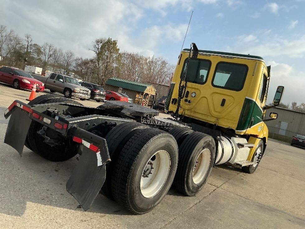 Day Cab Tractor-Heavy Duty Tractors-Freightliner-2021-T12664ST-Hammond-LA-295,103\n\t\tmiles-$ 63,750 - Image 7