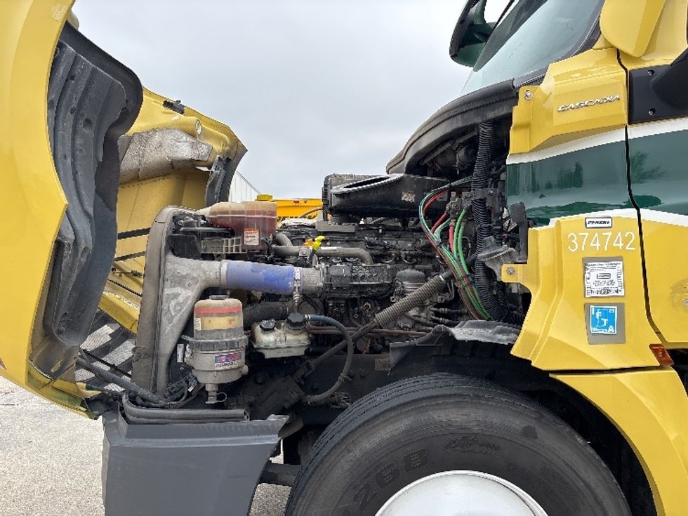 Day Cab Tractor-Heavy Duty Tractors-Freightliner-2021-T12664ST-Hammond-LA-296,240\n\t\tmiles-$ 63,750 - Image 16