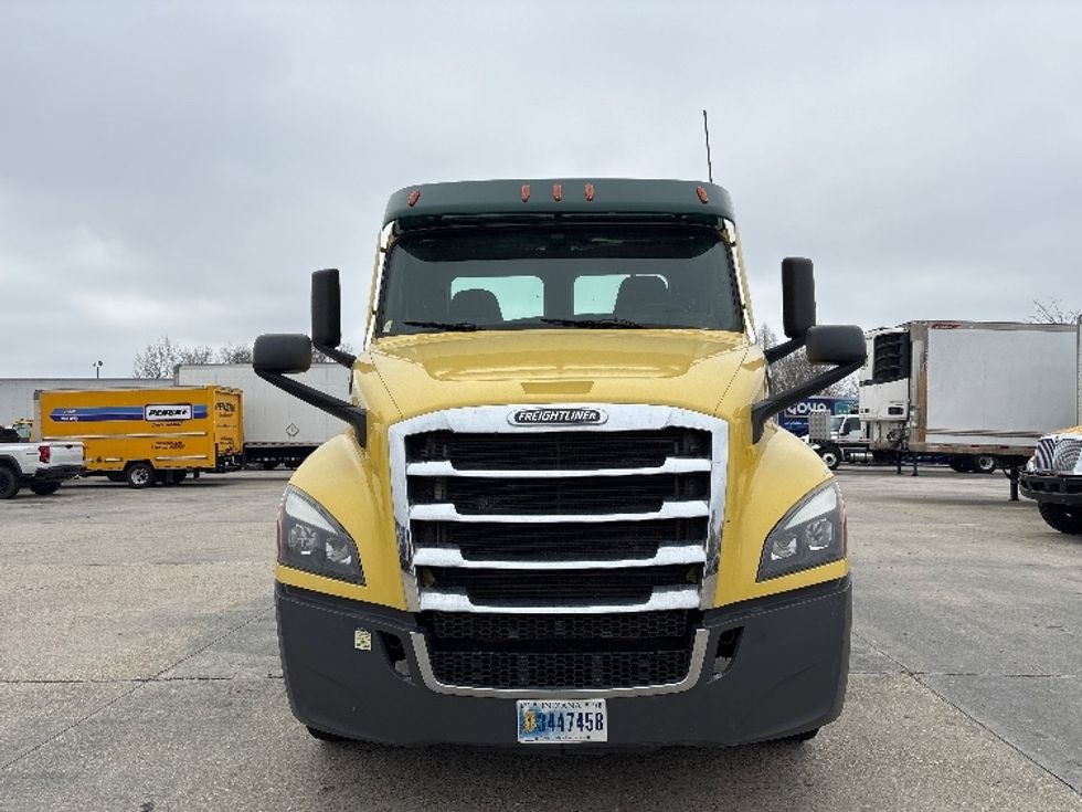 Day Cab Tractor-Heavy Duty Tractors-Freightliner-2021-T12664ST-Hammond-LA-296,240\n\t\tmiles-$ 63,750 - Image 2