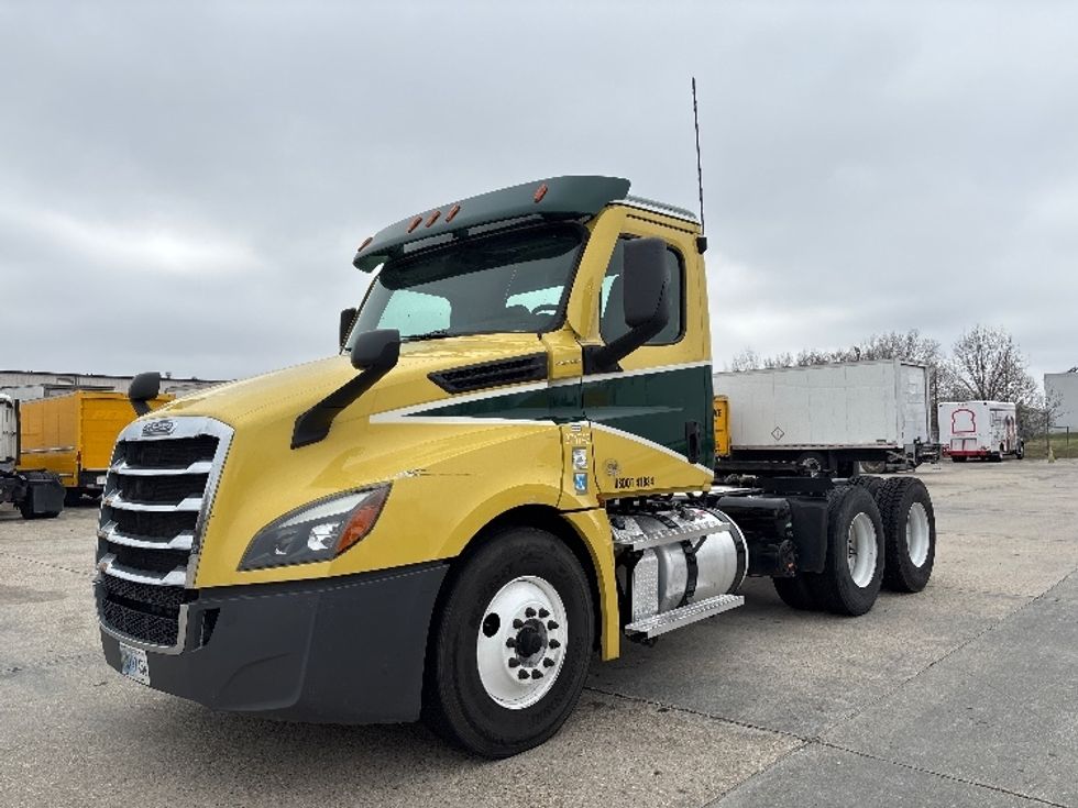 Day Cab Tractor-Heavy Duty Tractors-Freightliner-2021-T12664ST-Hammond-LA-296,240\n\t\tmiles-$ 63,750 - Image 3