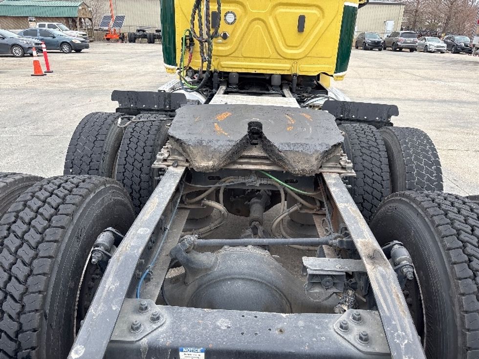 Day Cab Tractor-Heavy Duty Tractors-Freightliner-2021-T12664ST-Hammond-LA-296,240\n\t\tmiles-$ 63,750 - Image 6