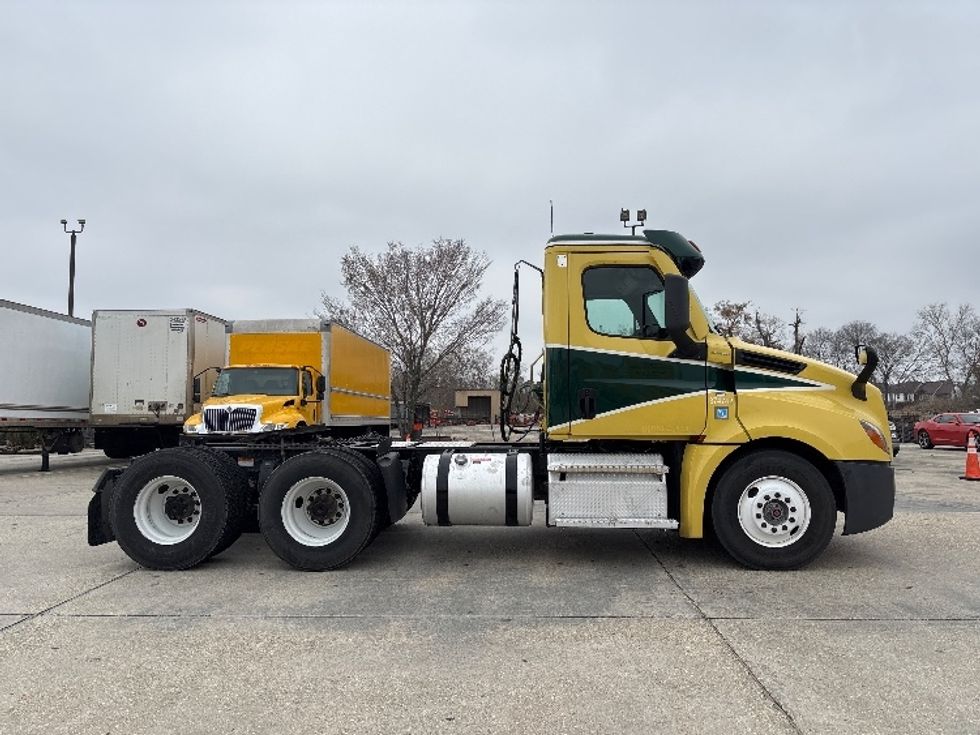 Day Cab Tractor-Heavy Duty Tractors-Freightliner-2021-T12664ST-Hammond-LA-296,240\n\t\tmiles-$ 63,750 - Image 8