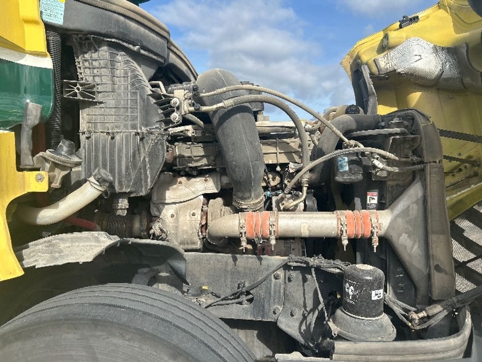 Day Cab Tractor-Heavy Duty Tractors-Freightliner-2021-T12664ST-Hammond-LA-326,115\n\t\tmiles-$ 62,000 - Image 15