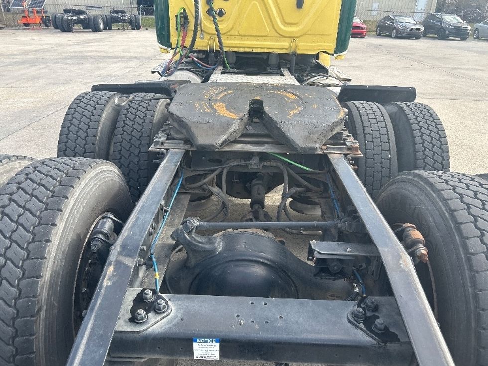 Day Cab Tractor-Heavy Duty Tractors-Freightliner-2021-T12664ST-Hammond-LA-326,115\n\t\tmiles-$ 62,000 - Image 6