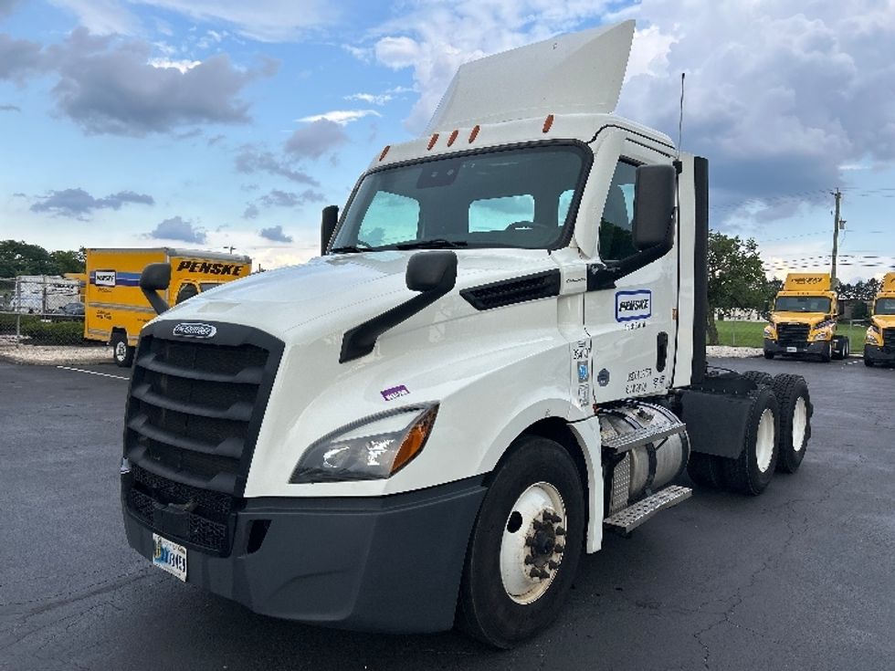 2021 Freightliner Cascadia 126" Day cab photo 3