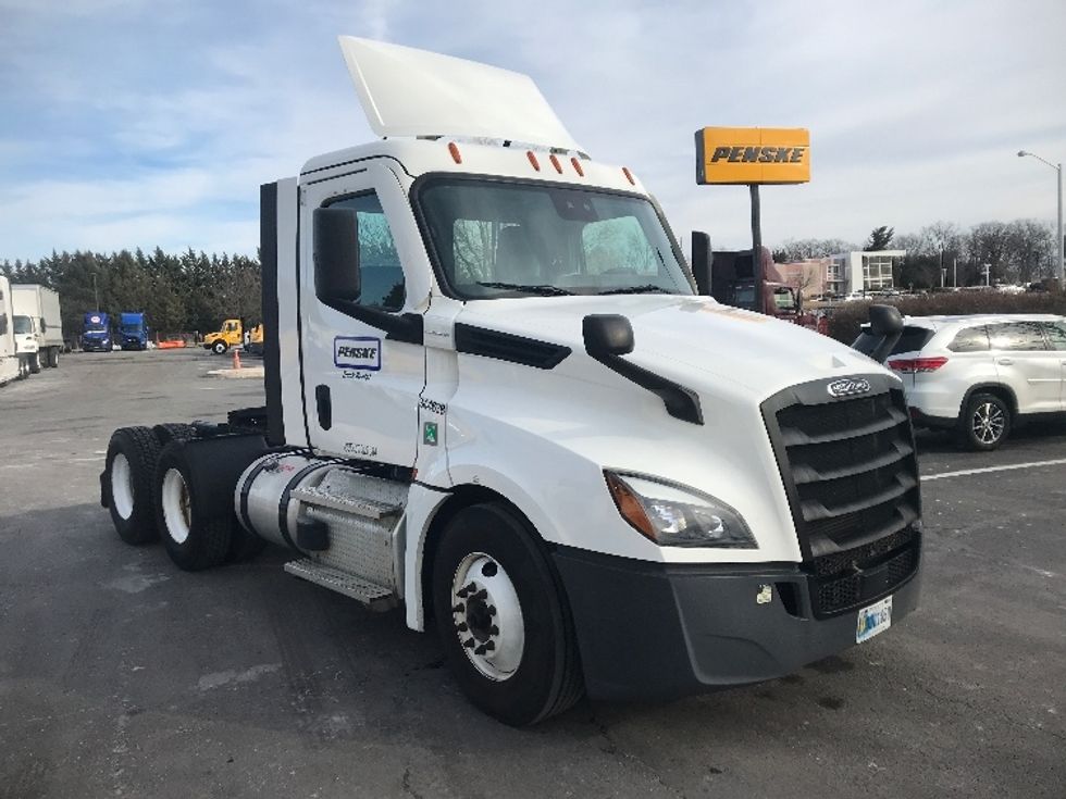 Day Cab Tractor-Heavy Duty Tractors-Freightliner-2021-T12664ST-Harrisburg-PA-285,229\n\t\tmiles-$ 58,250 - Image 1