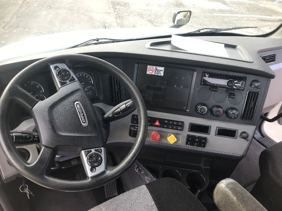 Day Cab Tractor-Heavy Duty Tractors-Freightliner-2021-T12664ST-Harrisburg-PA-285,229\n\t\tmiles-$ 58,250 - Image 11