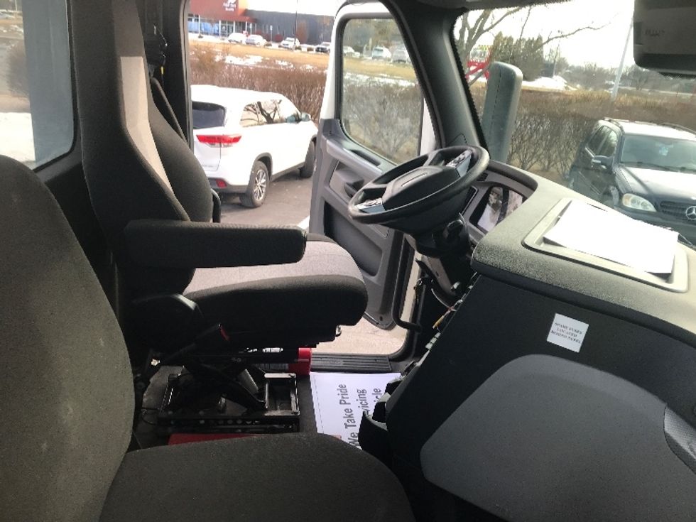 Day Cab Tractor-Heavy Duty Tractors-Freightliner-2021-T12664ST-Harrisburg-PA-285,229\n\t\tmiles-$ 58,250 - Image 14