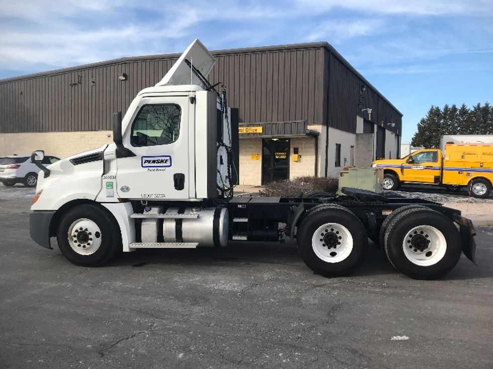 Day Cab Tractor-Heavy Duty Tractors-Freightliner-2021-T12664ST-Harrisburg-PA-285,229\n\t\tmiles-$ 58,250 - Image 4