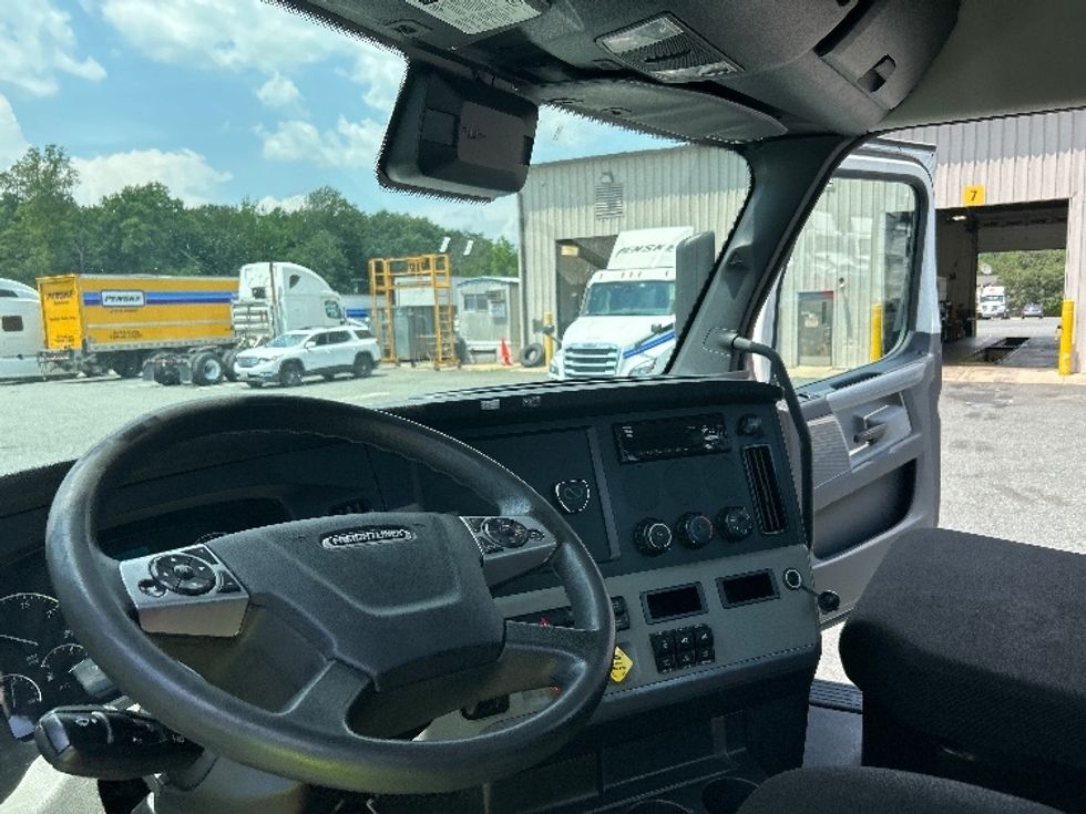Day Cab Tractor-Heavy Duty Tractors-Freightliner-2021-T12664ST-Harrisburg-PA-292,415\n\t\tmiles-$ 63,250 - Image 10