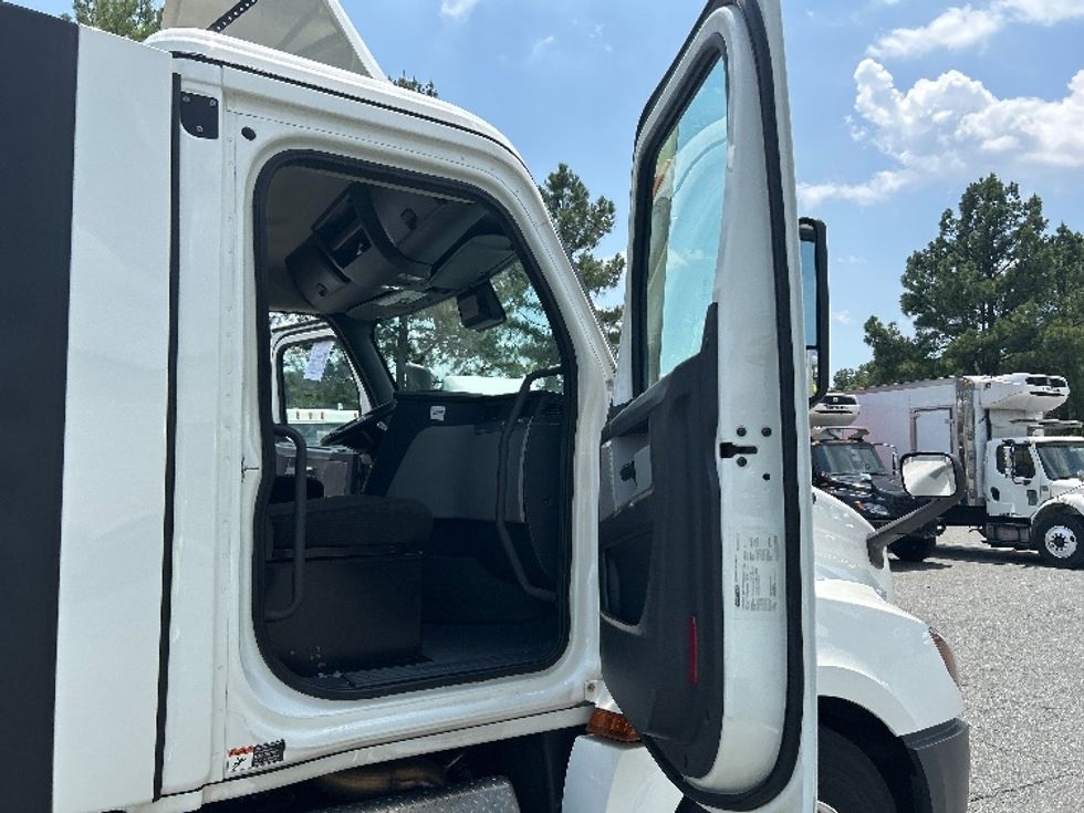 Day Cab Tractor-Heavy Duty Tractors-Freightliner-2021-T12664ST-Harrisburg-PA-292,415\n\t\tmiles-$ 63,250 - Image 12