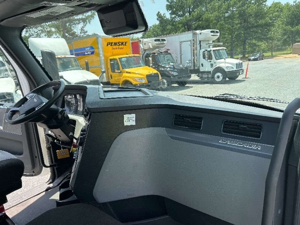 Day Cab Tractor-Heavy Duty Tractors-Freightliner-2021-T12664ST-Harrisburg-PA-292,415\n\t\tmiles-$ 63,250 - Image 13