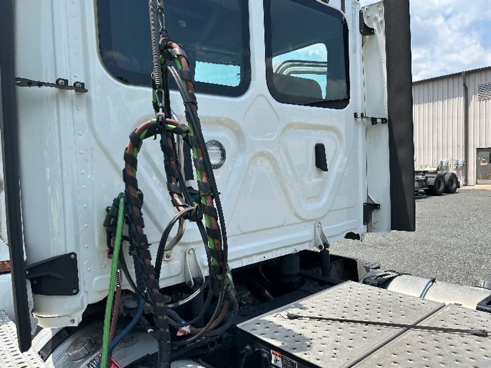 Day Cab Tractor-Heavy Duty Tractors-Freightliner-2021-T12664ST-Harrisburg-PA-292,415\n\t\tmiles-$ 63,250 - Image 18