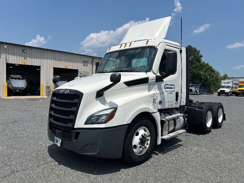 Day Cab Tractor-Heavy Duty Tractors-Freightliner-2021-T12664ST-Harrisburg-PA-292,415\n\t\tmiles-$ 63,250 - Image 3